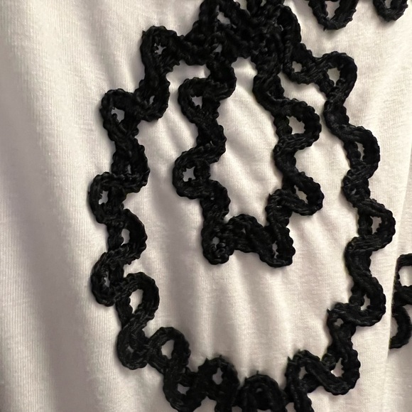 ⭐️Host Pick⭐️ Investments Women’s top White with Black size 1X - Picture 6 of 7